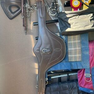 Belly Guard Jumping girth, 135cm. Leather horse tack. Hunter show jumping